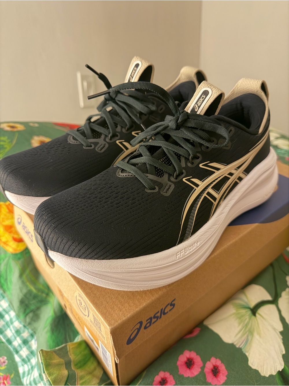 Asics Gel-Nimbus 28 Women's sneaker with original shoebox
